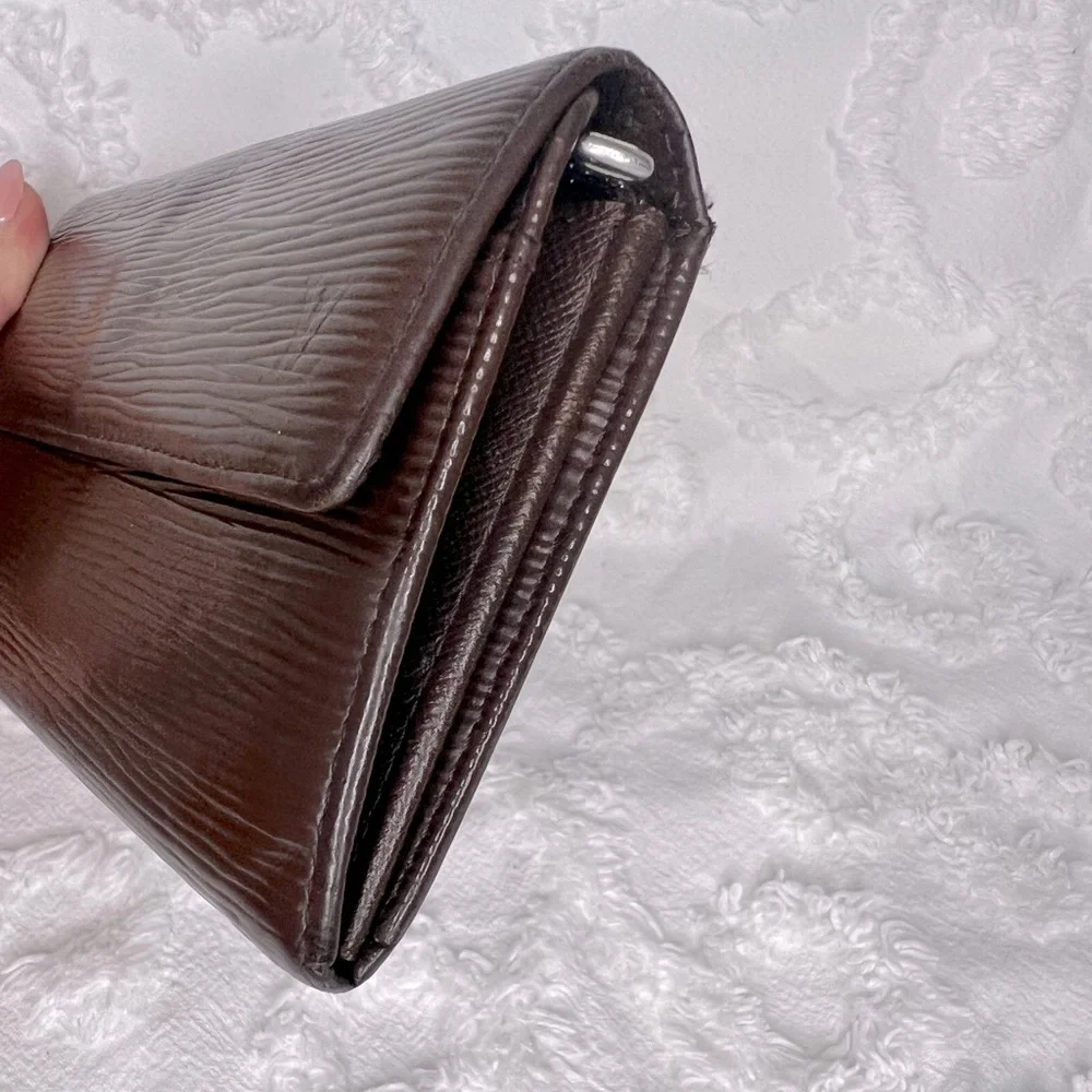 LOUIS VUITTON • EPI LEATHER • SARAH WALLET